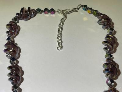 Vintage 18-20" Adjustable Aurora Borealis Style Fancy Bead Fashion Necklace in VG Preowned Condition as Pic'd.