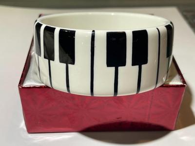 Vintage Lucite Piano Keys Bangle Bracelet 1.25" Wide & Standard 7" Wrist Size in VG Preowned Condition.