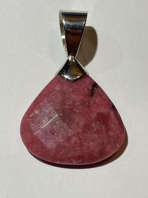 Beautiful DTR Jay King Signed Pink Rhodolite Sterling Silver Pendant in New Never Worn Condition.