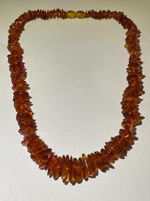 Vintage 18" Baltic Amber Graduated Bead Necklace in VG Preowned Condition as Pictured.