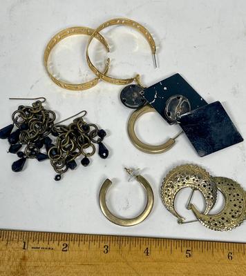 Vintage Jewelry Lot 5 pairs of Earrings pierced ears
