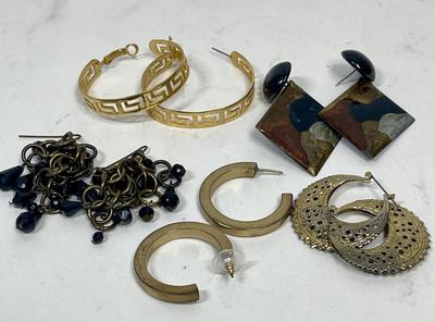 Vintage Jewelry Lot 5 pairs of Earrings pierced ears