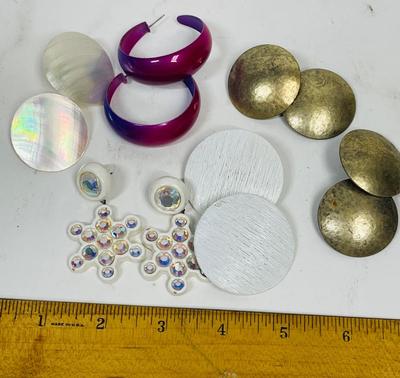 Vintage jewelry lot five pairs of Earrings, pierced