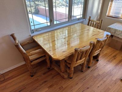 GORGEOUS PINE LOG SLAB DINING TABLE W/2 CAPTAIN, 2 ARMLESS CHAIRS