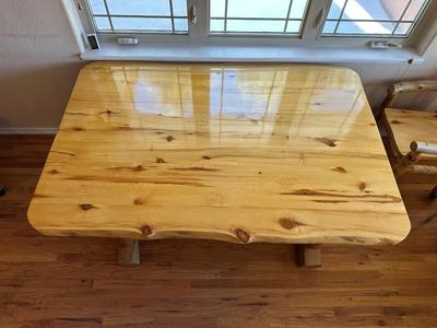 GORGEOUS PINE LOG SLAB DINING TABLE W/2 CAPTAIN, 2 ARMLESS CHAIRS