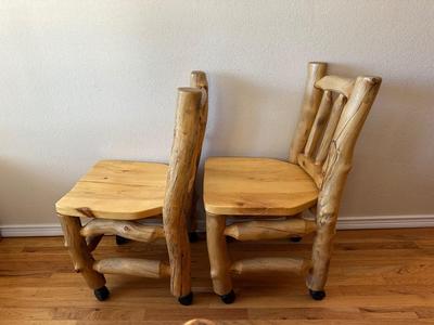 GORGEOUS PINE LOG SLAB DINING TABLE W/2 CAPTAIN, 2 ARMLESS CHAIRS