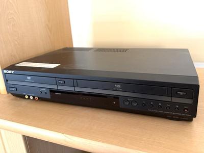 LOT 62L: Sony DVD Player/VCR Model SLV-0380P