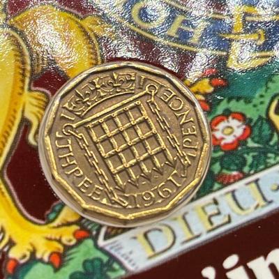 LOT 168J: British Coin Collection - 2015 Brilliant Uncirculated 2-Pound Britannia Coin and More