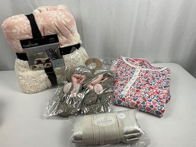 Lot I 312 Cuddle Duds Pajamas Pair of Slippers Pair of Silk Pillowcases Throw Blanket