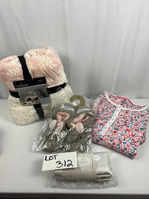 Lot I 312 Cuddle Duds Pajamas Pair of Slippers Pair of Silk Pillowcases Throw Blanket