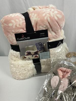Lot I 312 Cuddle Duds Pajamas Pair of Slippers Pair of Silk Pillowcases Throw Blanket