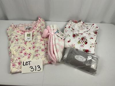 Lot I 313 Karen Newburges Nightgown Pajamas Silk Pillowcases Pink Paisley Throw Blanket