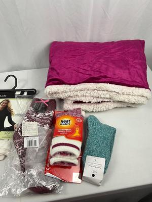 Lot J 319 Cuddle Duds Clothing Northpoint Plush Fleece Throw Blanket
