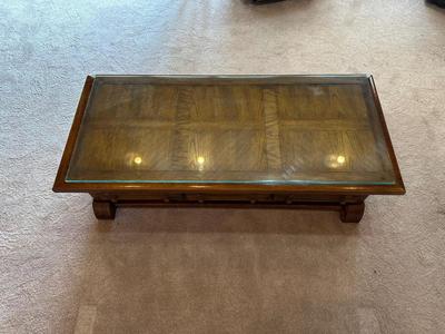 SOLID WOOD COFFEE TABLE W/3 DRAWERS AND PROTECTIVE GLASS ON TOP