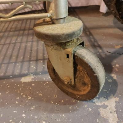 Metal Adjustable Shelf on Casters (B3-KD)