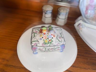 A VARIETY OF ANTIQUE CHINA BY DIFFERENT MAKERS