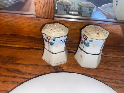 A VARIETY OF ANTIQUE CHINA BY DIFFERENT MAKERS