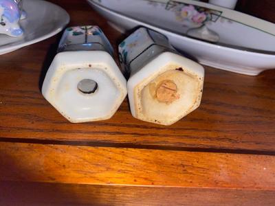 A VARIETY OF ANTIQUE CHINA BY DIFFERENT MAKERS