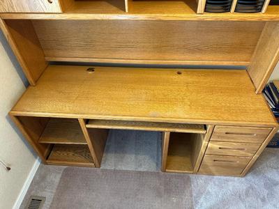 COMPUTER DESK W/HUTCH AND VERY NICE DESK CHAIR