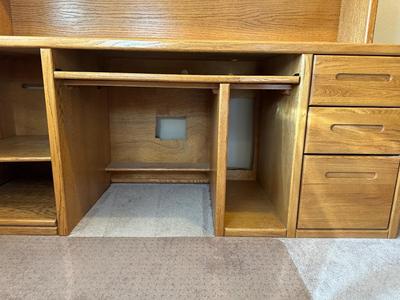 COMPUTER DESK W/HUTCH AND VERY NICE DESK CHAIR