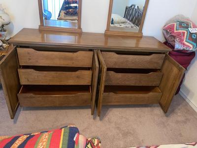 TOUR NAVACA By STANLEY 6 DRAWER DRESSER WITH 2 MIRRORS