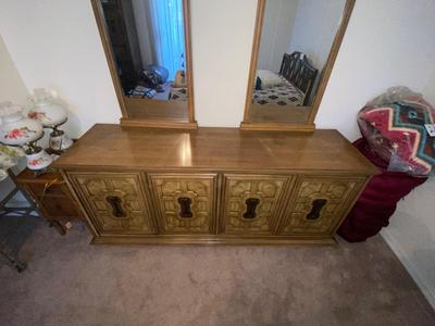 TOUR NAVACA By STANLEY 6 DRAWER DRESSER WITH 2 MIRRORS