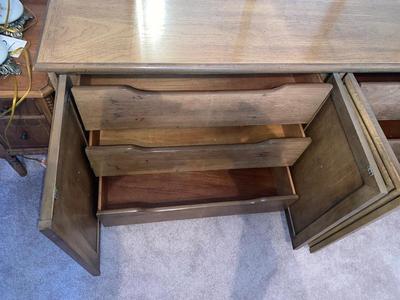 TOUR NAVACA By STANLEY 6 DRAWER DRESSER WITH 2 MIRRORS