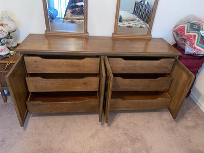 TOUR NAVACA By STANLEY 6 DRAWER DRESSER WITH 2 MIRRORS
