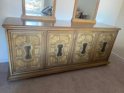 TOUR NAVACA By STANLEY 6 DRAWER DRESSER WITH 2 MIRRORS