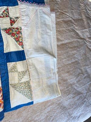 HAND STITCHED QUILT 85“ X 65“