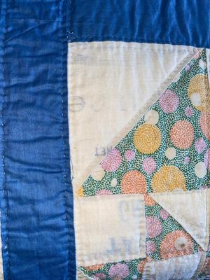 HAND STITCHED QUILT 85“ X 65“