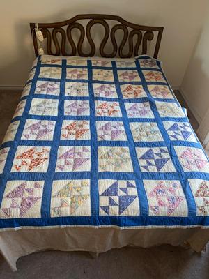 HAND STITCHED QUILT 85“ X 65“