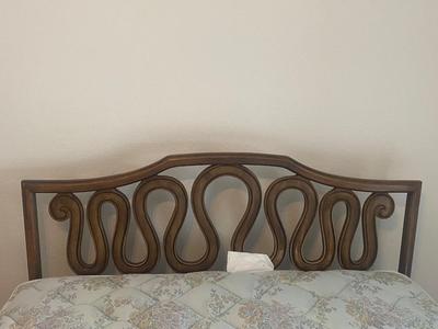 TOUR NAVACA QUEEN SIZE BED BY STANLEY
