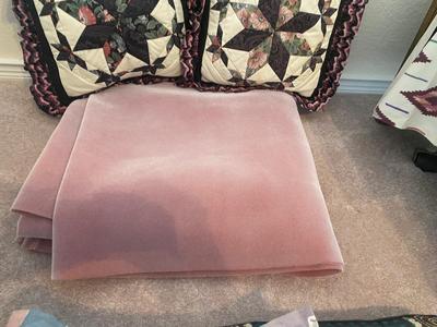 VELLUX BLANKET AND ACCENT PILLOWS