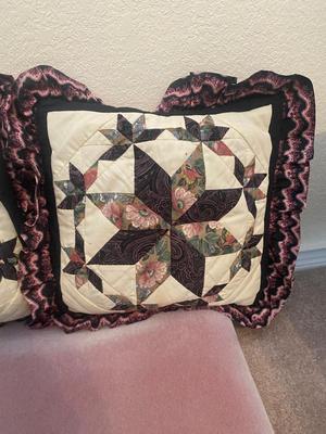 VELLUX BLANKET AND ACCENT PILLOWS