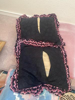 VELLUX BLANKET AND ACCENT PILLOWS