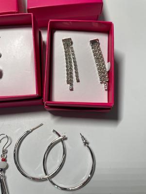 NIB Avon Studio 1886 earrings
