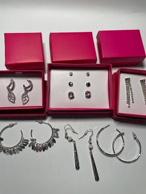 NIB Avon Studio 1886 earrings