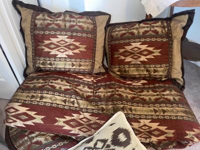 NEW REBA MCENTIRE QUEEN COMFORTER AND ACCENT PILLOWS