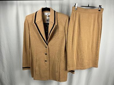 Lot K 330 NWT St. John Ladies Skirt Suit