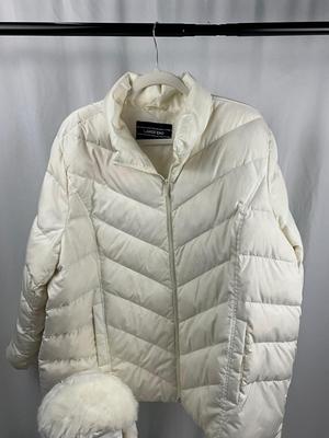 Lot K 335 Lands End Ladies Winter Coat and Faux Fur Trapper Hat
