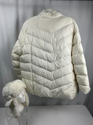 Lot K 335 Lands End Ladies Winter Coat and Faux Fur Trapper Hat