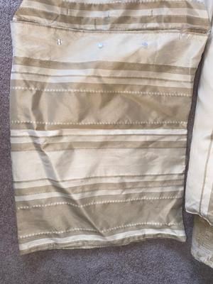 QUEEN SIZE REVERSIBLE COMFORTER AND PILLOW SHAMS
