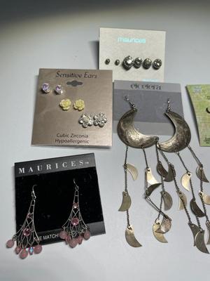 Pierced earrings (18)
