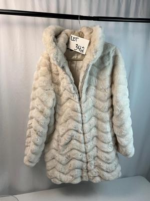 Lot L 342 Gallery New York Women’s Faux Fur Winter Coat