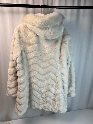 Lot L 342 Gallery New York Women’s Faux Fur Winter Coat