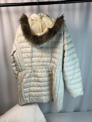 Lot L 343 Tommy Hilfiger Women’s Winter Coat and Blanket Earmuffs Mittens