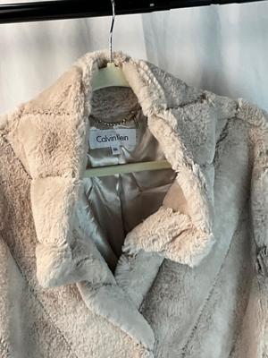 Lot L 344 Calvin Klein Women’s Faux Fur Coat