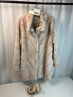Lot L 344 Calvin Klein Women’s Faux Fur Coat
