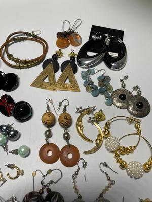 Pierced earrings lot (33 prs)